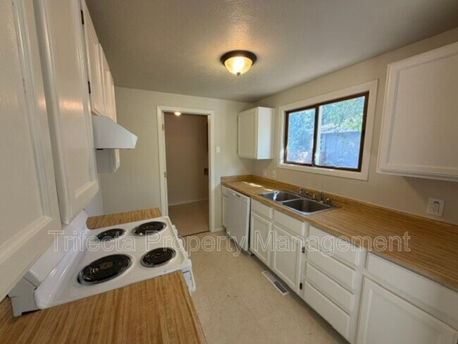Building Photo - 3313 Dunbar Ave