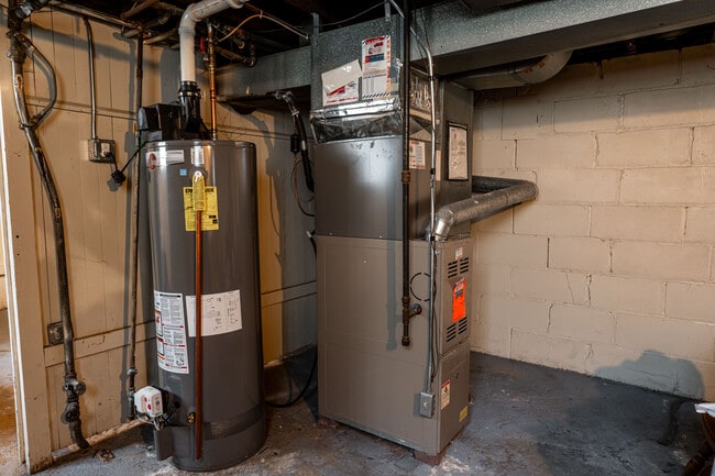 Building Photo - 522 N 65th St