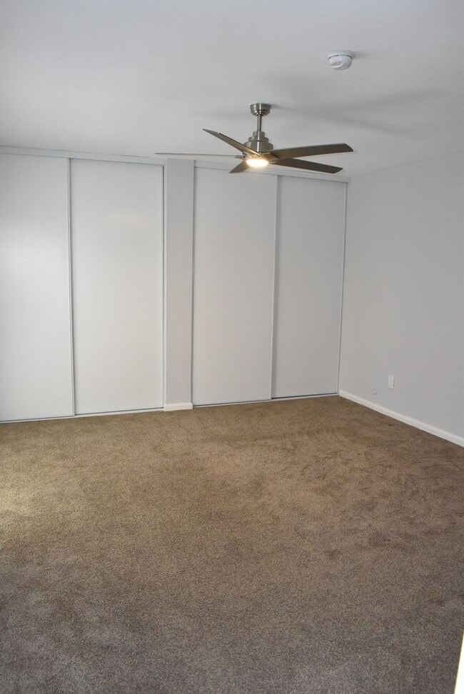 Building Photo - Tastefully updated home close to shopping and remodeled elementary school!