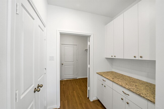 Building Photo - 13315 Campos Dr