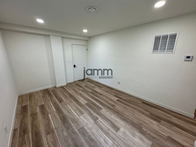 Building Photo - 18997 Hilliard Blvd