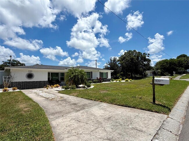 Building Photo - 1109 S Betty Ln