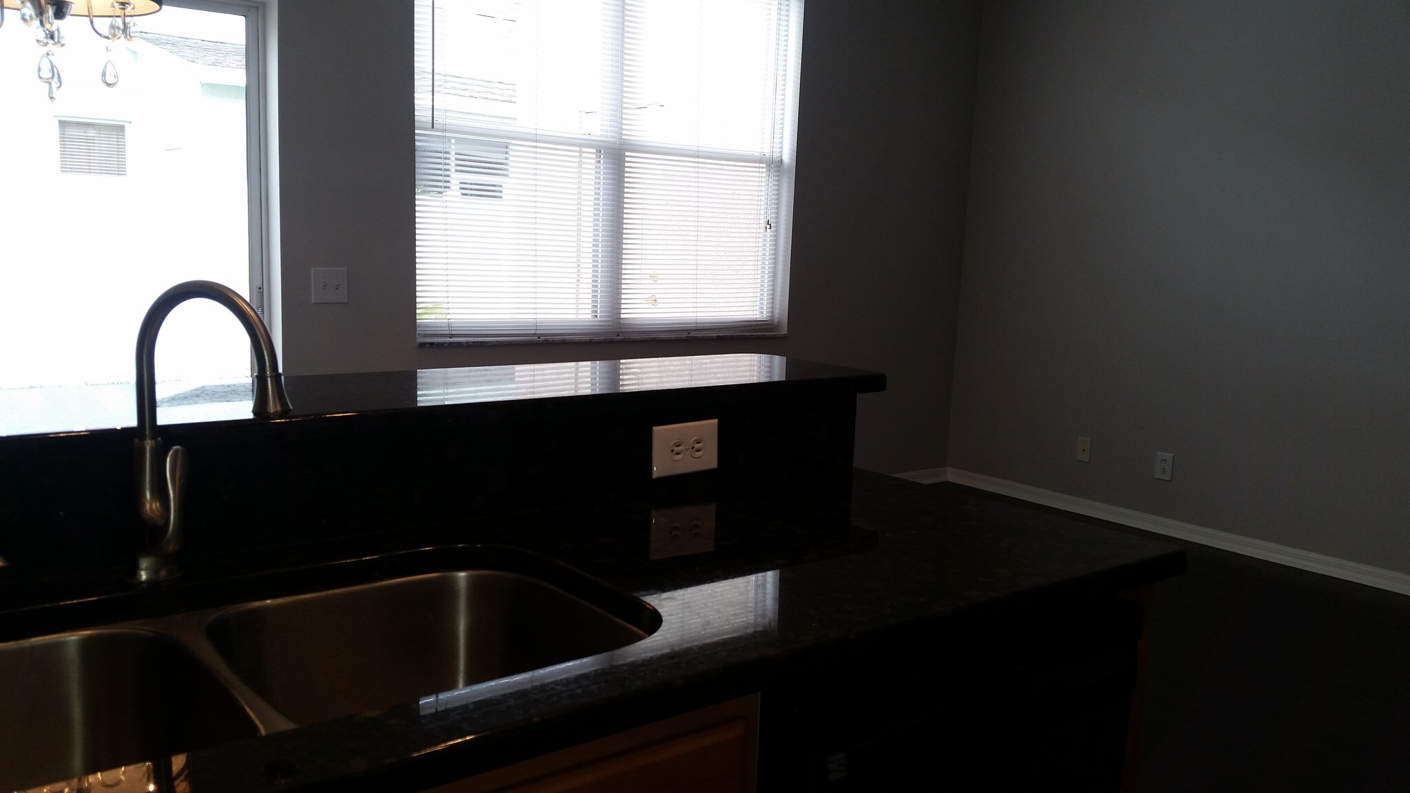 Building Photo - 569 Vallance Way NE