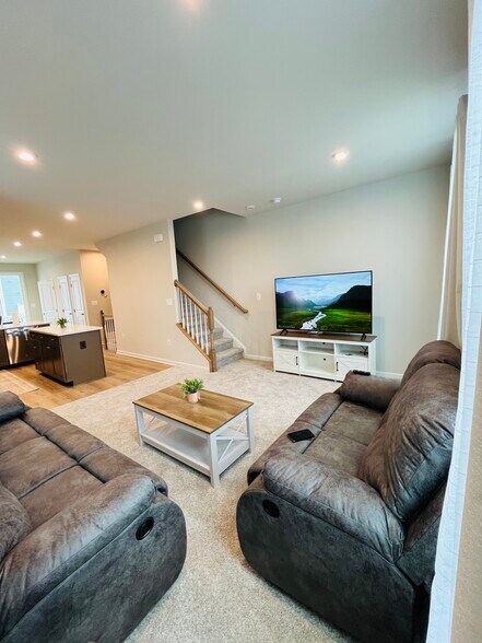 Building Photo - 4944 Dunhaven Dr