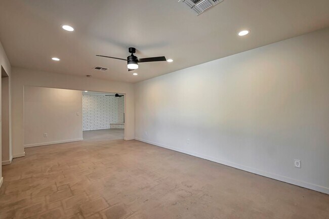 Building Photo - 6-Bedroom, 3-Bath Tempe Home with Pool, Bar & Prime Location