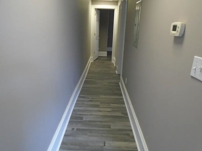 Building Photo - 200 E 9th St