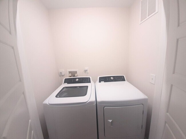 Building Photo - Beautiful 3 Bedroom, 3 Bathroom New Constr...