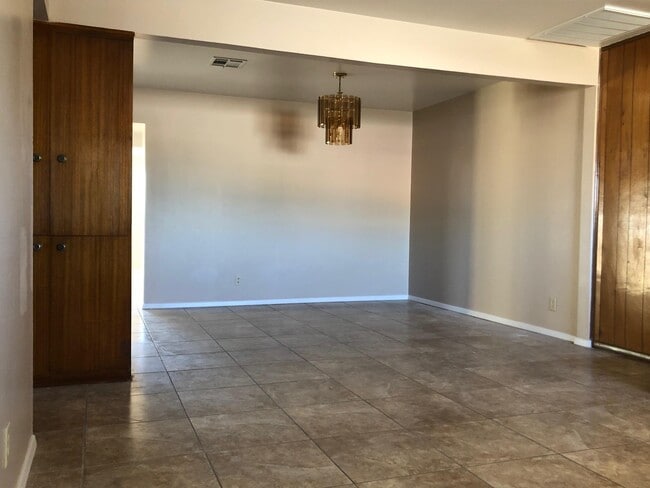 Building Photo - 5800 Bobwhite Ave