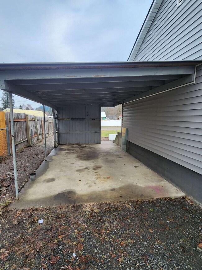 Building Photo - 3BR With Newer Updates