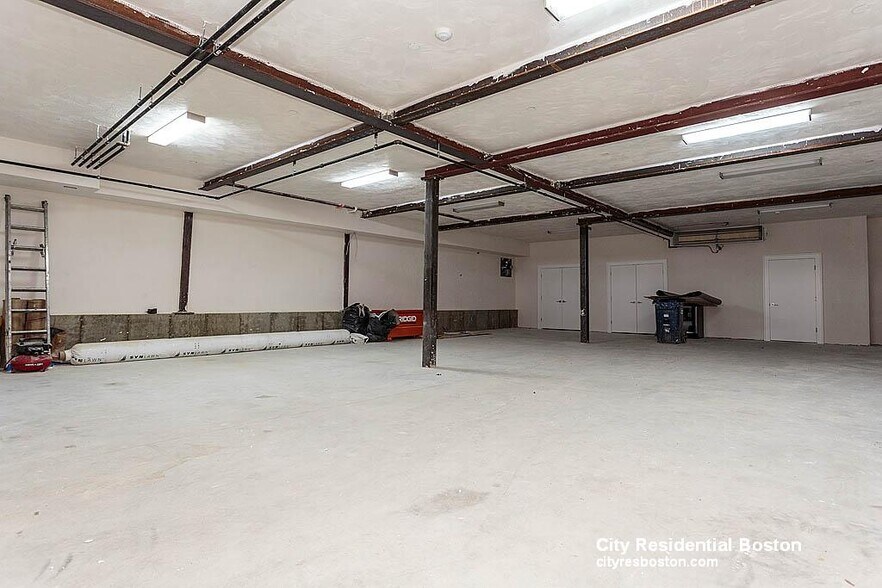 Building Photo - 17 Vinton St
