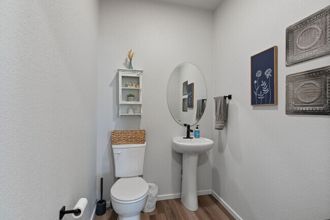 Building Photo - 3 bedroom 2.5 bath in Mosaic