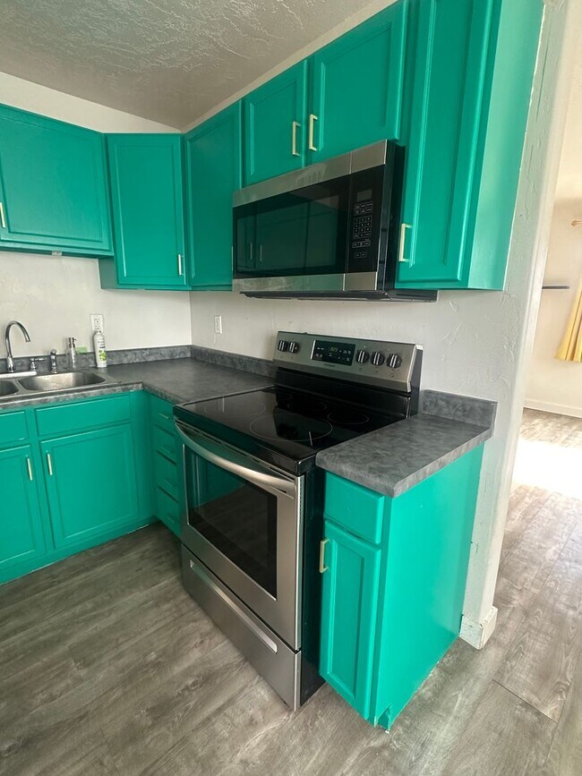 Building Photo - GORGEOUS West Valley Home!!!