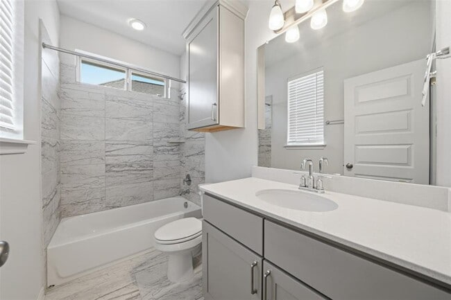 Building Photo - 478 Eclipse Dr