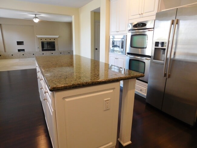 Building Photo - 2750 Dove Tail Dr