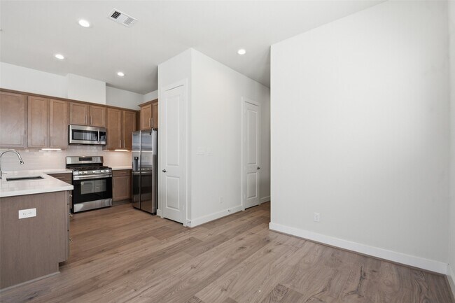 Building Photo - 1106 Yellow Pl