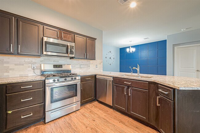 Building Photo - 14015 Lake Cres Dr