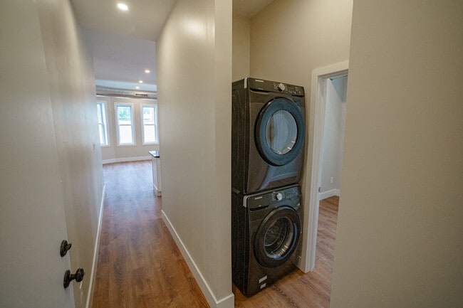 Building Photo - 612 S 5th St