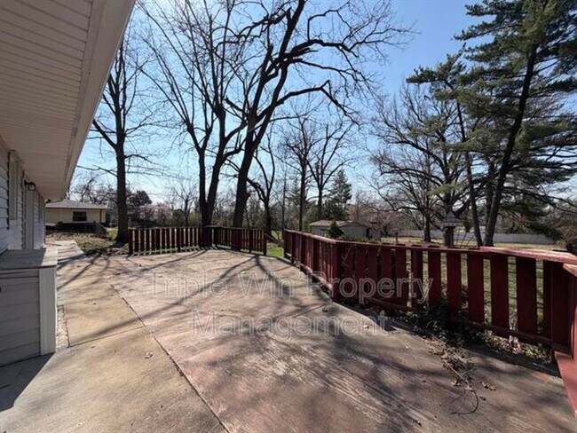 Building Photo - 404 Fee Fee Hills Dr