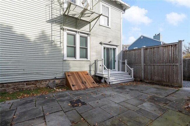 Building Photo - 109 Church St