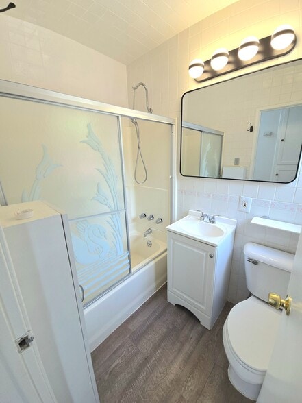 12-Bathroom - 10742 Galvin St
