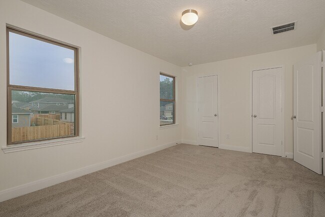 Building Photo - 27646 Mesabe Dr