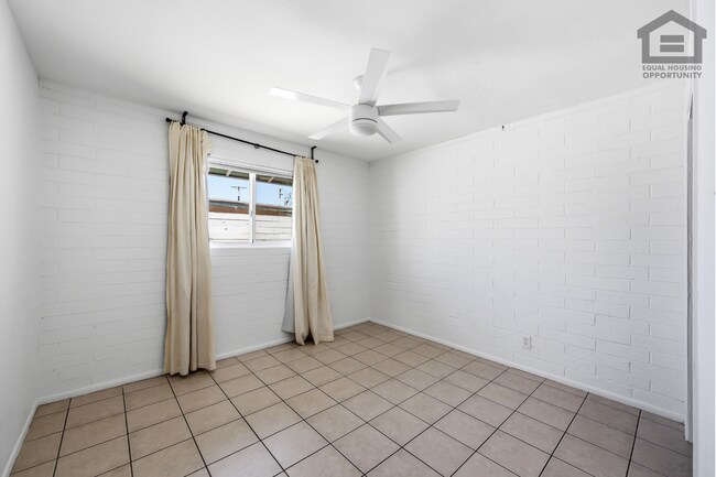 Building Photo - 4711
