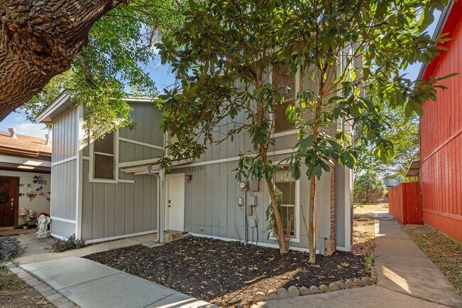 Building Photo - 4813 Yucca Hill Dr