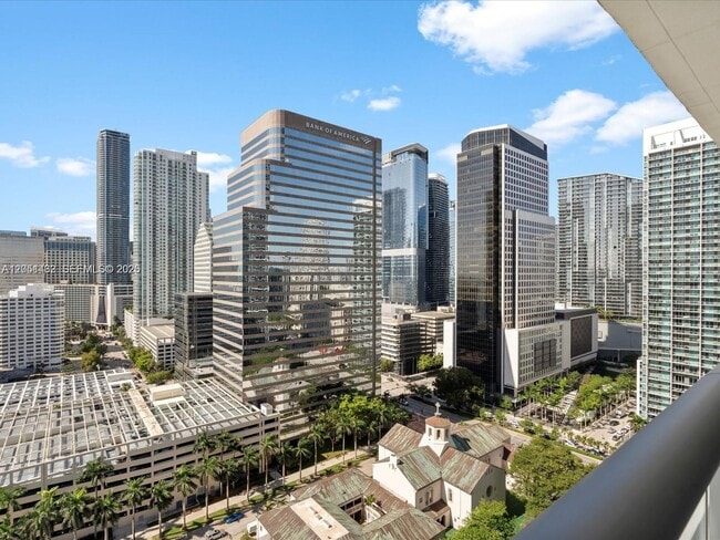 Building Photo - 495 Brickell Ave