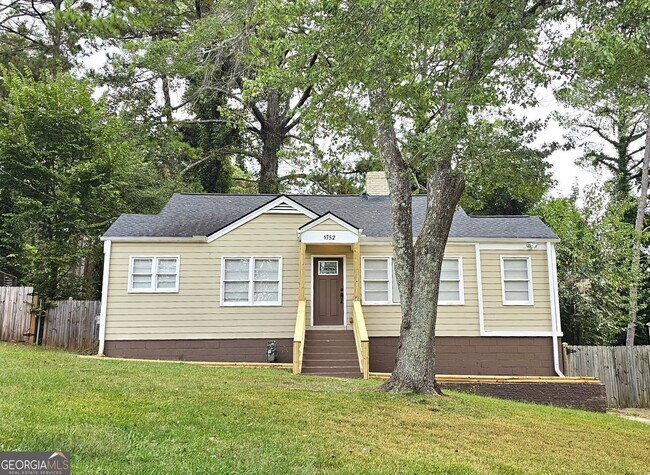 Primary Photo - 1752 Parkhill Dr