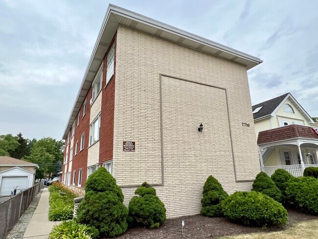 Primary Photo - 7716 Ogden Ave