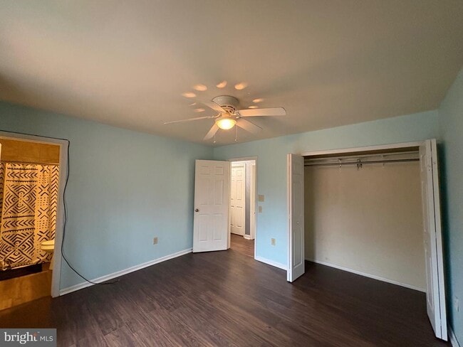 Building Photo - 2000 English Oak Ct