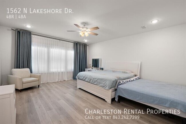 Building Photo - 1562 N Lakeshore Dr