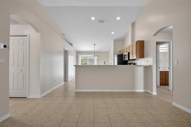 Building Photo - 83 Lynbrook Dr