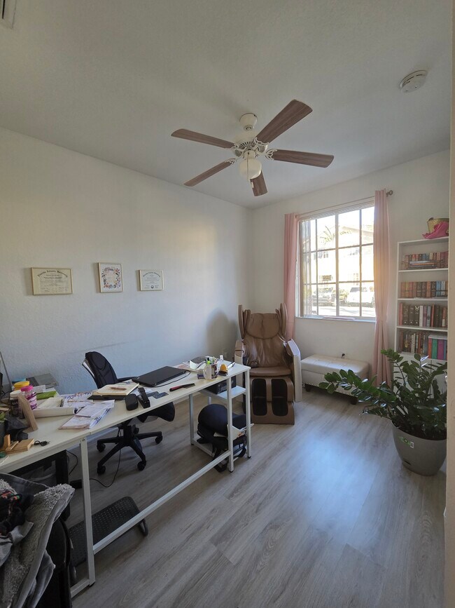 Building Photo - 6036 SW 19th Ct