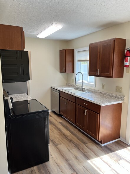 Kitchen - O1 Grandview Dr