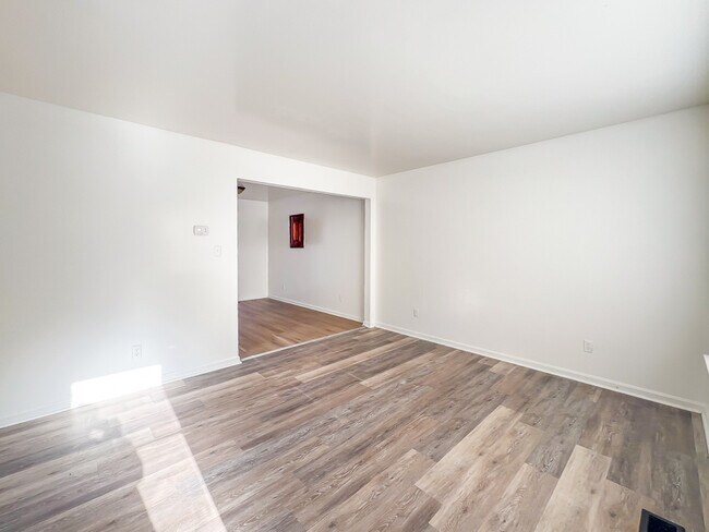 Building Photo - 160 Lancaster Creek Rd