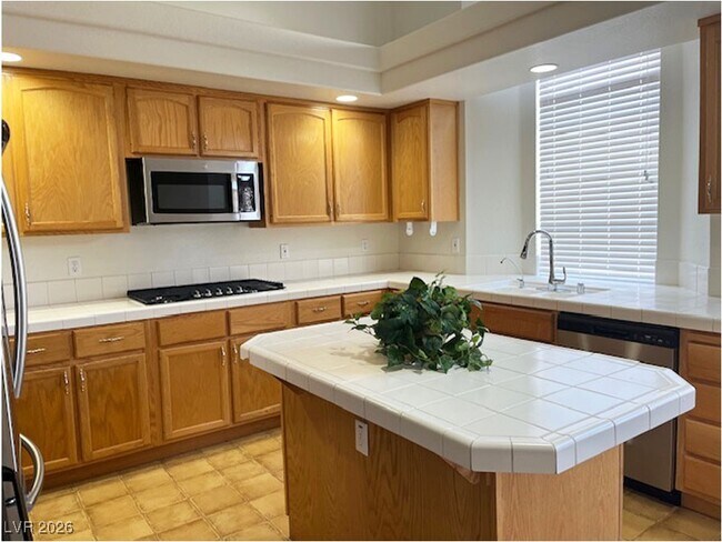 Building Photo - 16 Oak Hollow Ct