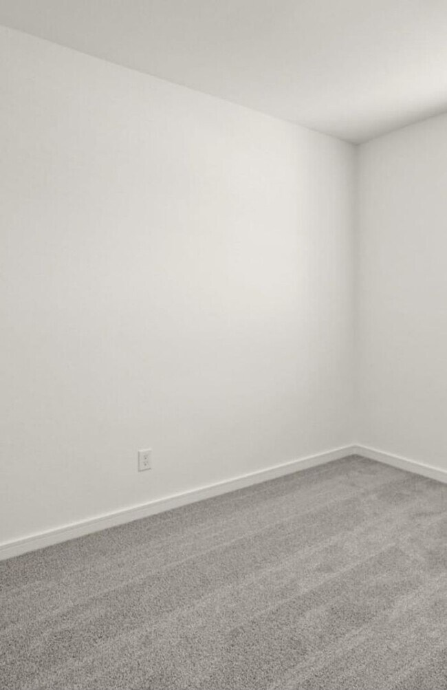 Building Photo - Newly constructed 3BR House beside Angel L...