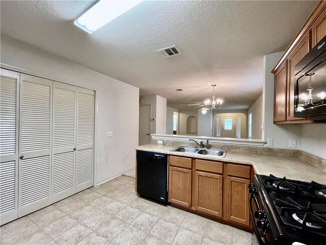 Building Photo - 11905 Aitne Ln