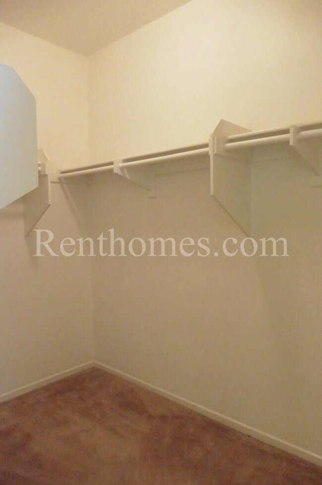 Building Photo - Torrey Highlands, 7750 Via Belfiore #4, AC, Fireplace, Garage, Community Pool and Spa!