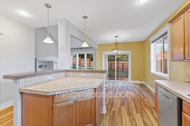 Building Photo - 7909 SW Oviatt Dr