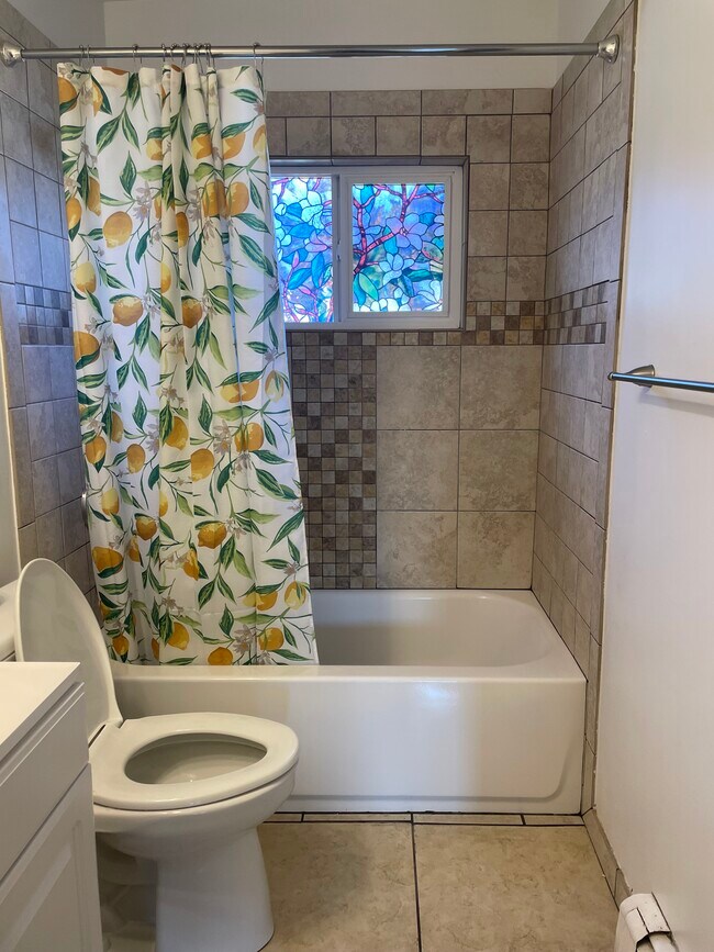 Building Photo - 1030 W 19th Ave