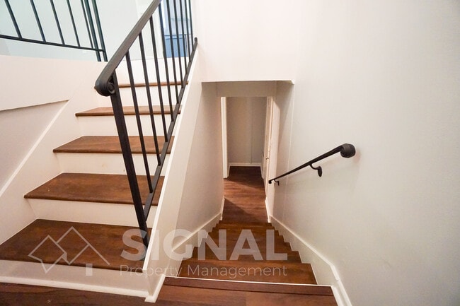 Building Photo - 105 Silverleaf Dr