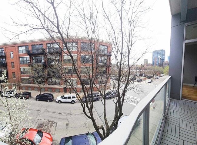 Building Photo - 1100 W Adams St