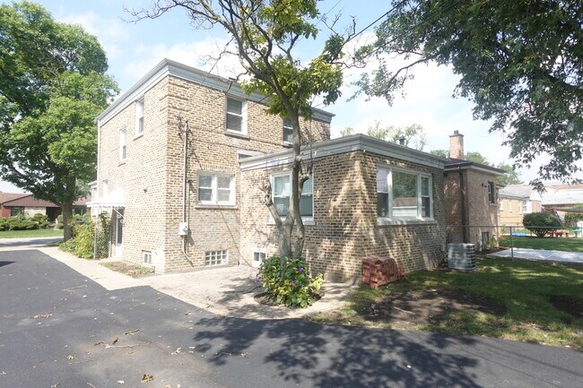 Building Photo - 2247 S 9th Ave