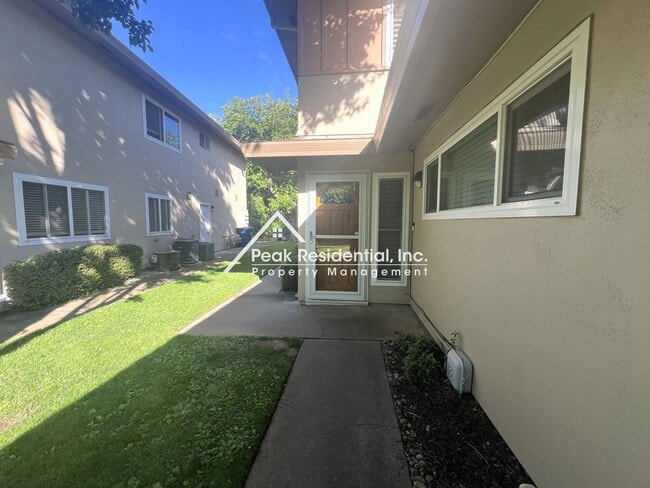 Building Photo - 2bd/1ba Condo with 1 Car Garage- Minutes F...