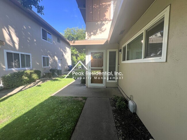 Building Photo - 2bd/1ba Condo with 1 Car Garage- Minutes From ARC!