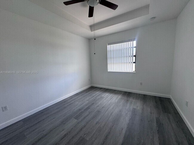 Building Photo - 3757 SE 2nd Dr