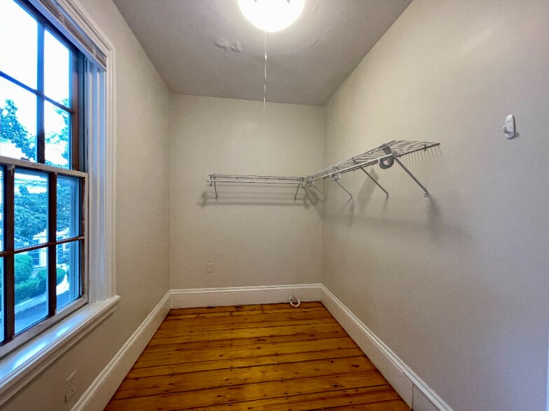 Building Photo - 104 Sheldon St