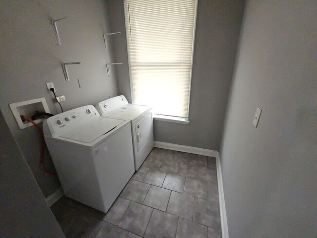 Building Photo - 5 Bedroom Townhouse in Pigtown